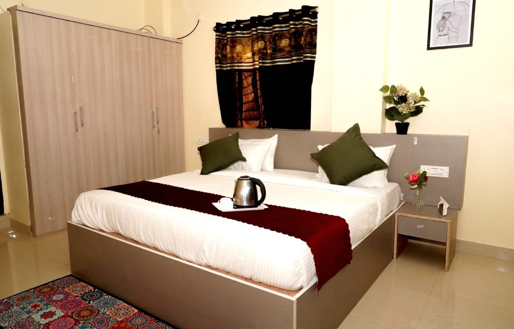 Hotel Royal Suites & Rooms
