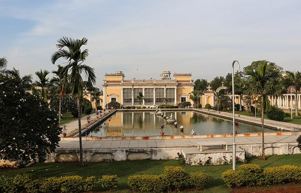 Hotel Royal Suites & Rooms