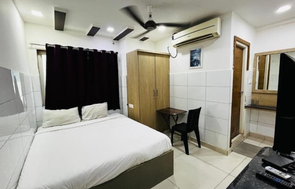 Stay at - in H.no 2-54/b/4/1, Opp. Lane To Centro Mall, P Janardhan Reddy Nagar, Gachibowli, Hyderabad, Telangana 500032 with amazing offers