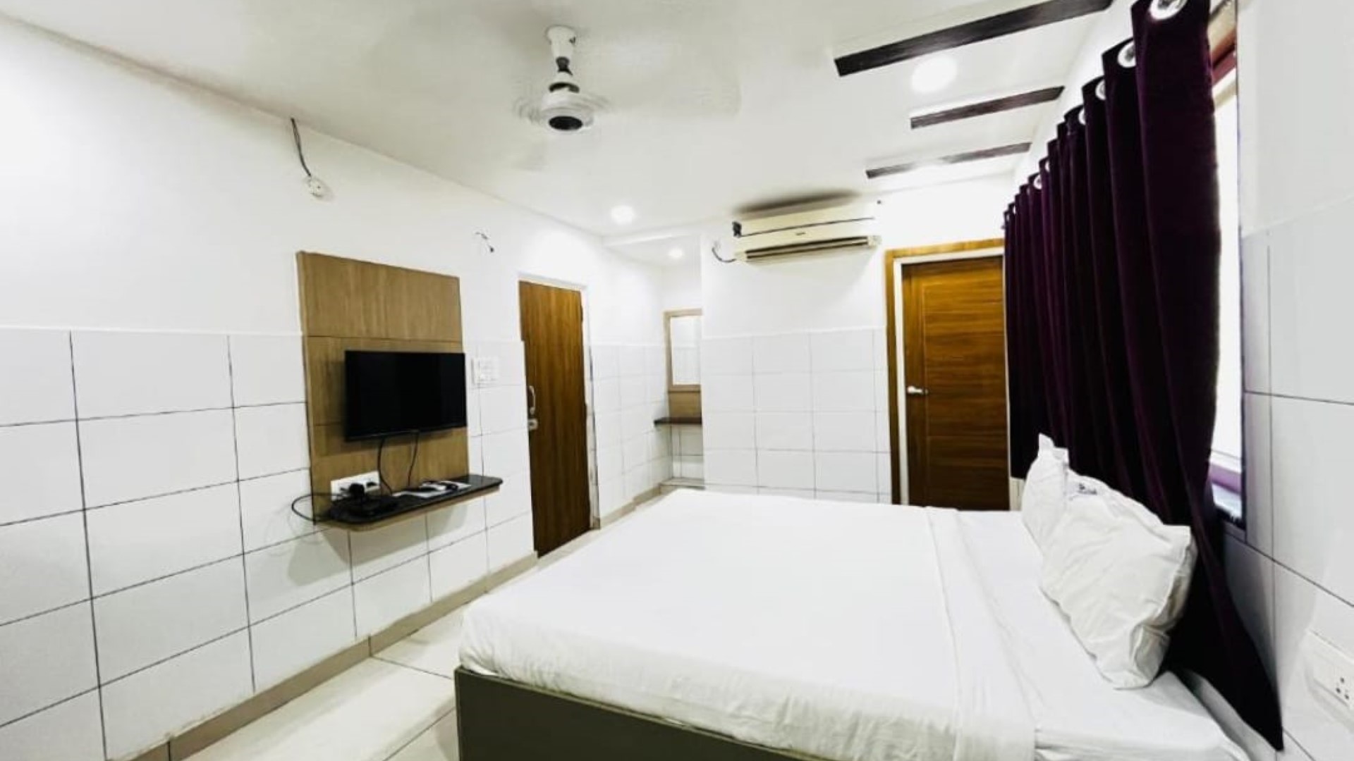 Hotel Royal Suites & Rooms