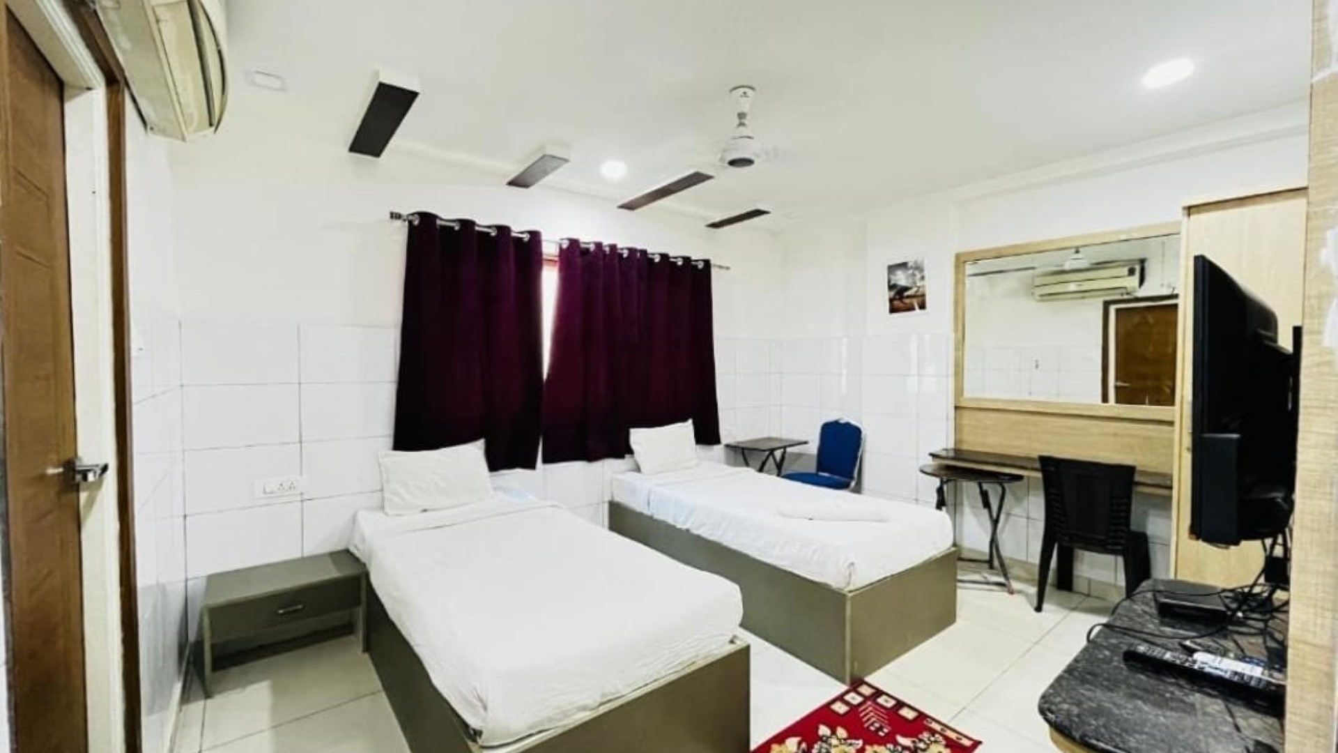 Hotel Royal Suites & Rooms