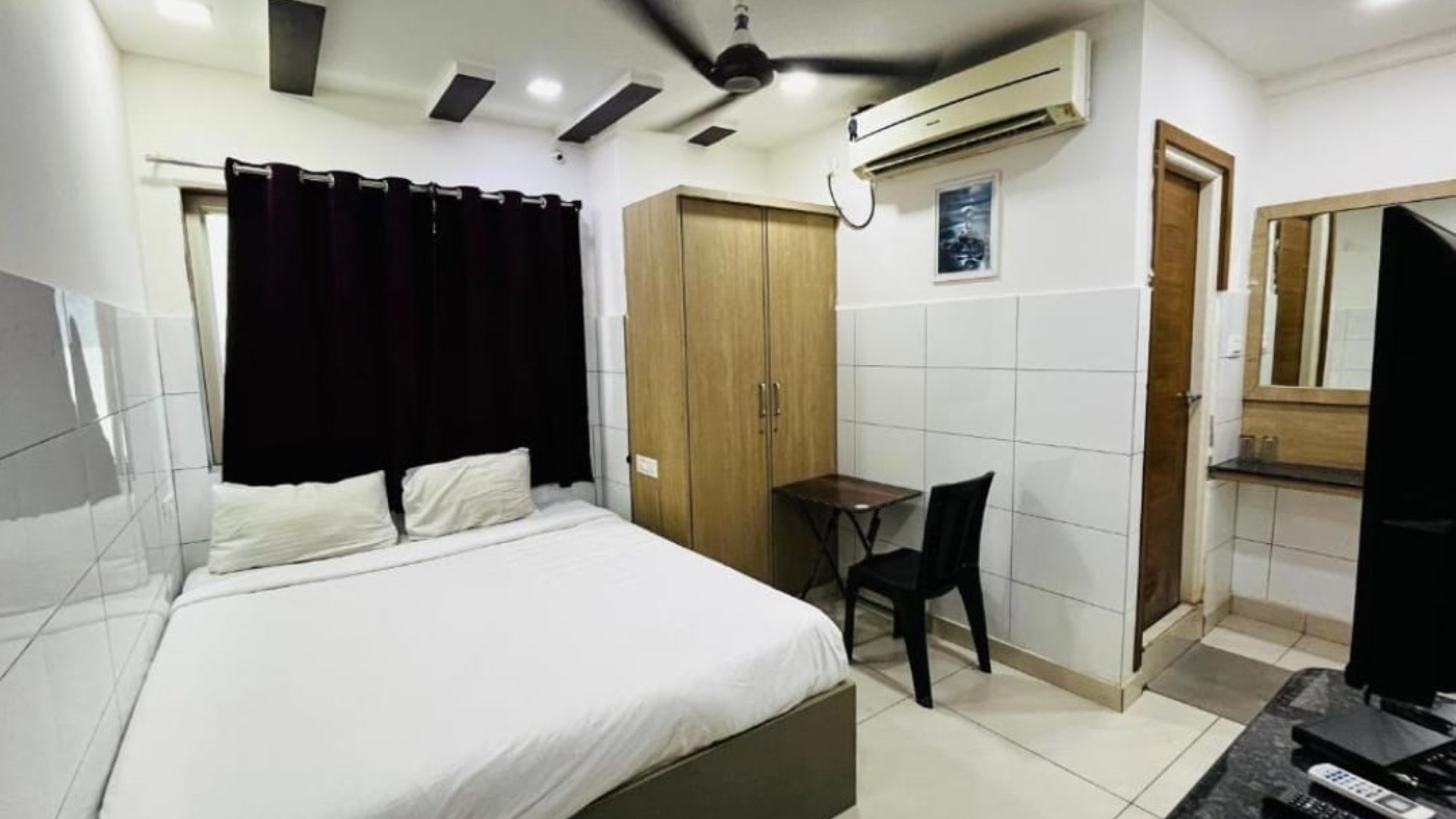 Hotel Royal Suites & Rooms