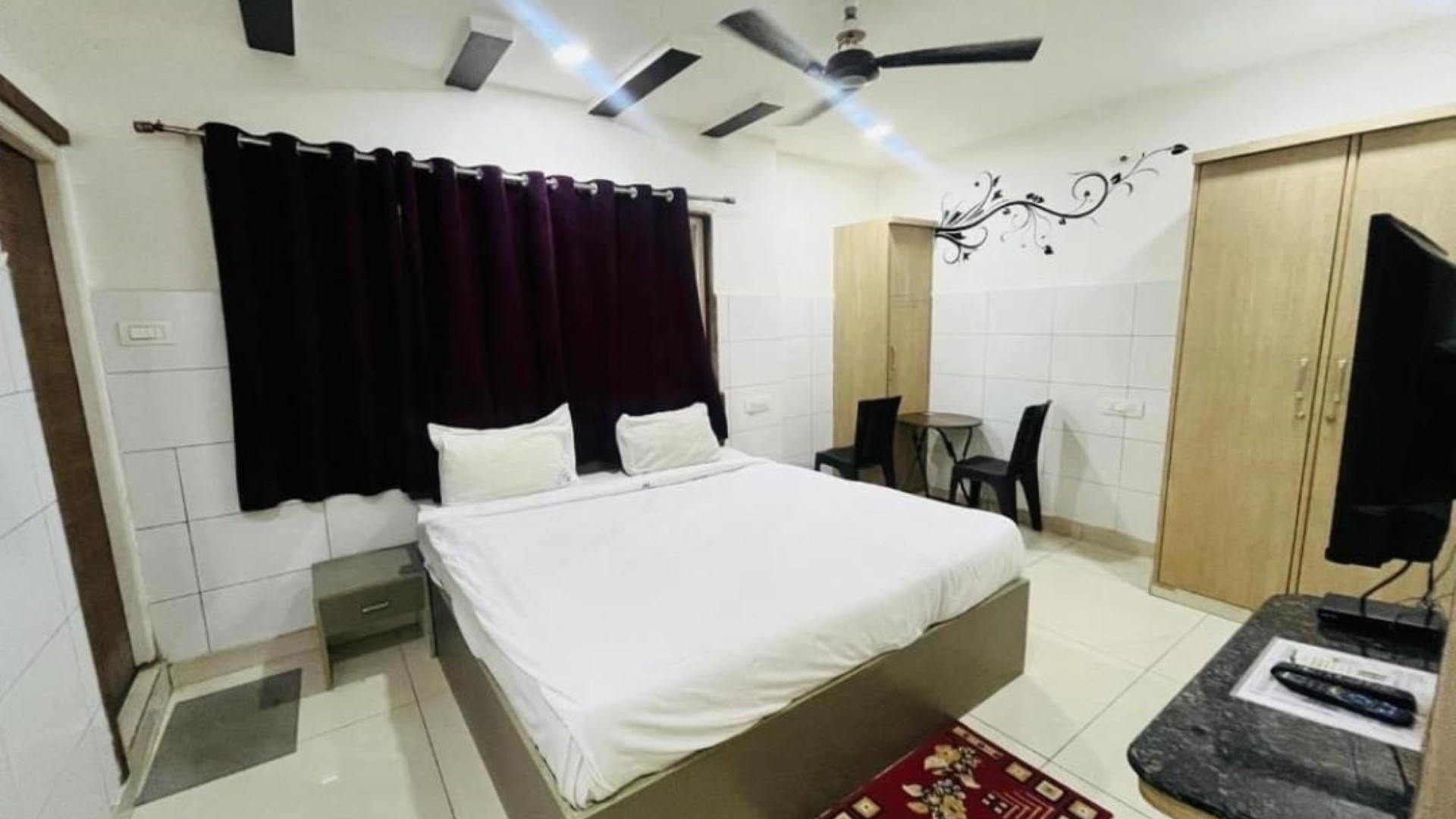 Hotel Royal Suites & Rooms